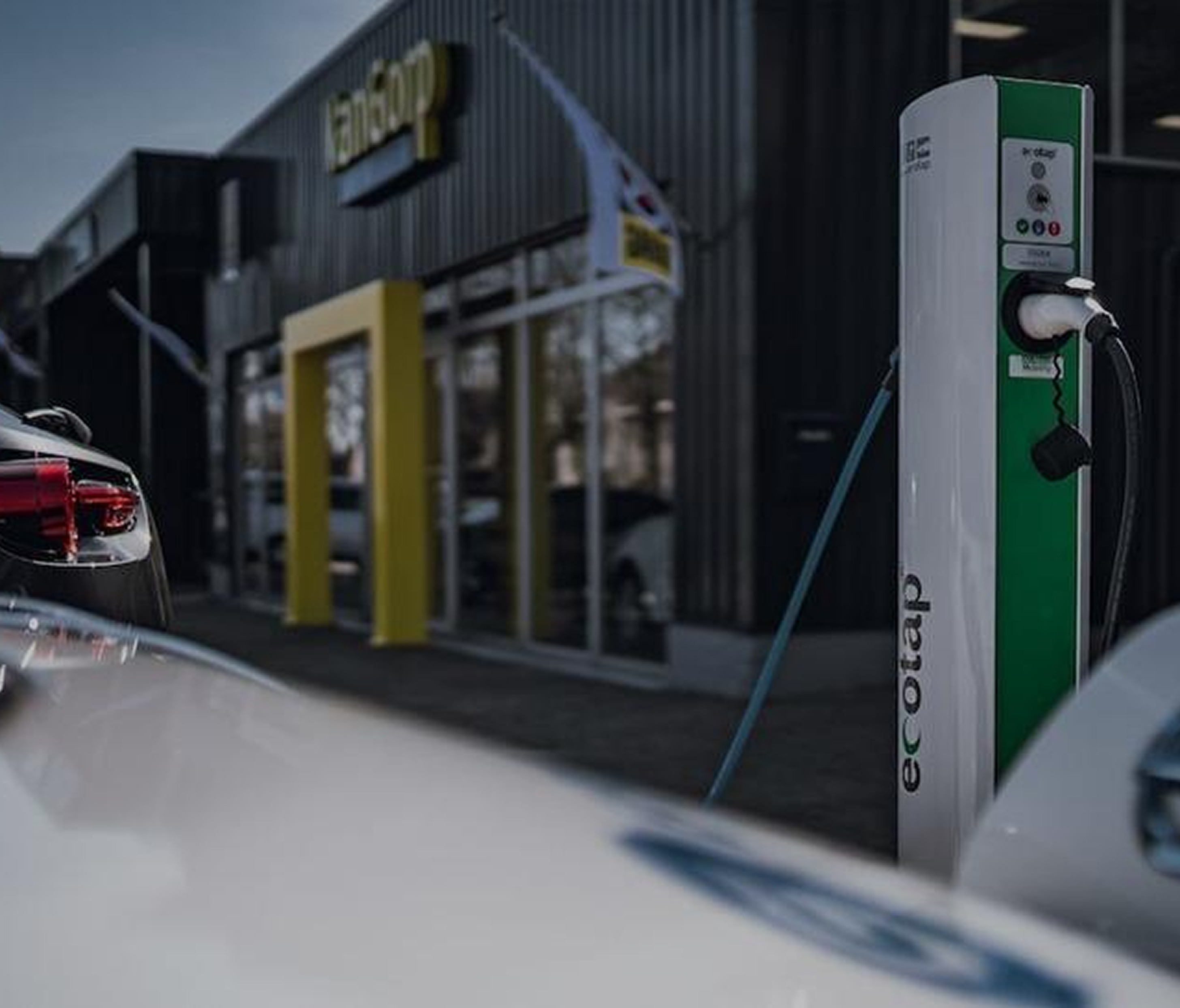 Content 18_content_image_17476625242006923843.jpg Laadpaal | Van Gorp Auto’s