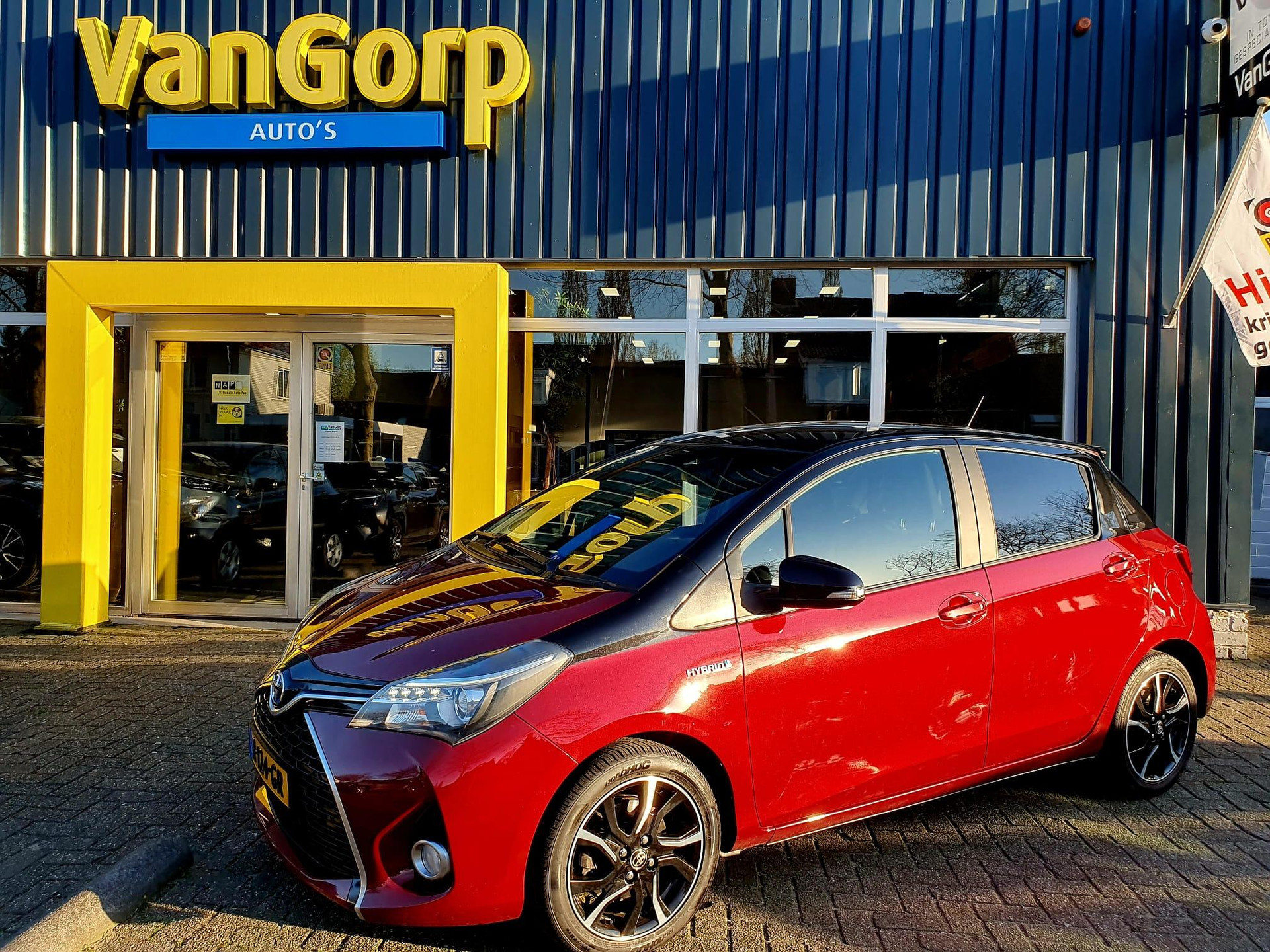 Toyota Yaris 1.5 Hybrid Dynamic Bi-Tone All-in prijs! 43805107-0.jpg | Van Gorp Auto’s